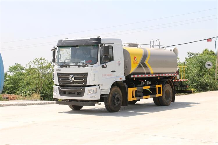 东丽全新洒水车哪里有卖,东风3吨洒水车