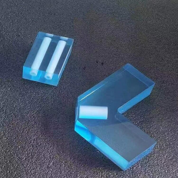 ģ