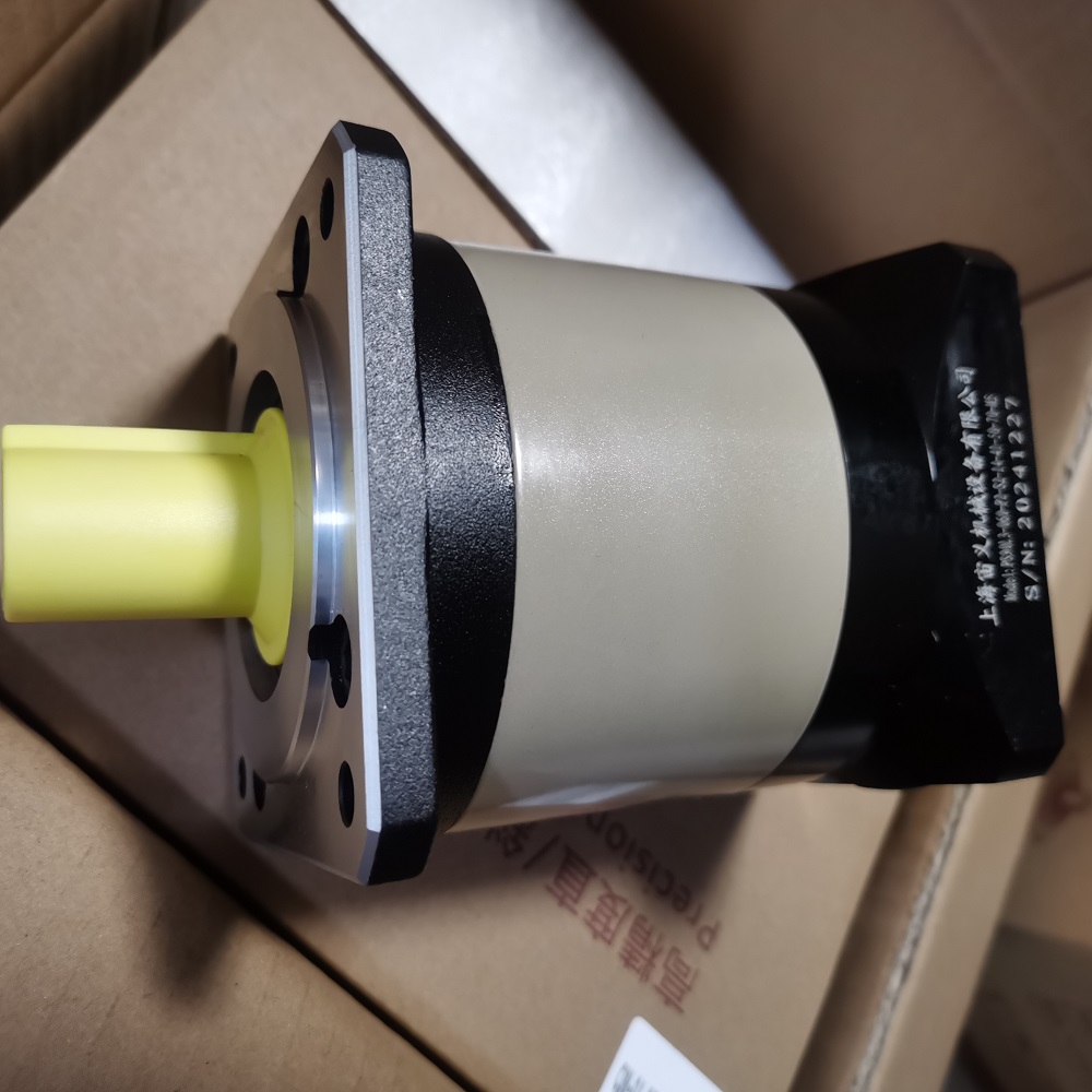ٵR67DRE132S4/4KW/I=17.95/M1